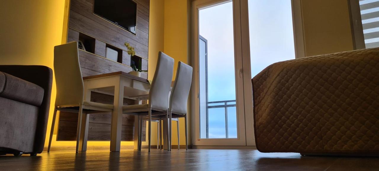Apartament "Zloty Relaks" Tuz Przy Plazy Z Balkonem Z Widokiem Na Hel I Hamakami Puck Bagian luar foto